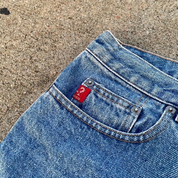 VINTAGE guess ? jean shorts - Picture 6 of 11